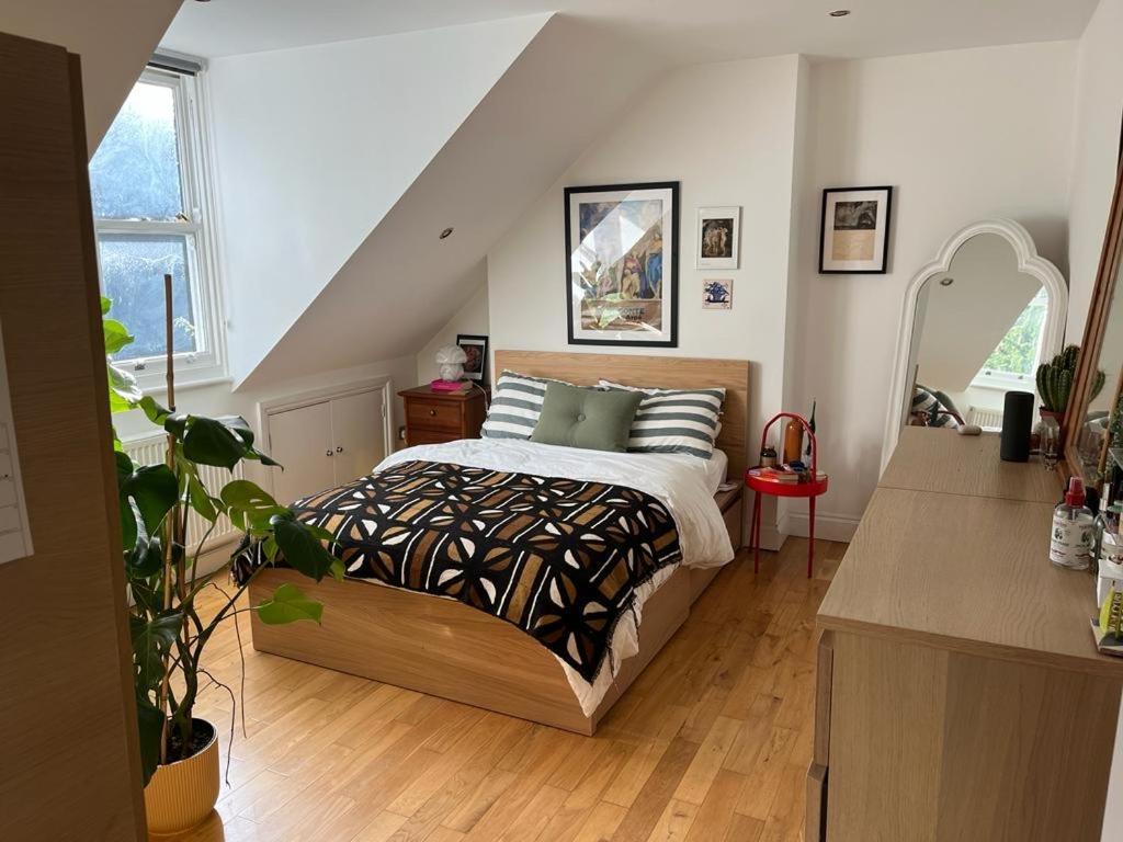 2 Bedroom Top Floor Flat, West Dulwich Free Street Parking London Bagian luar foto