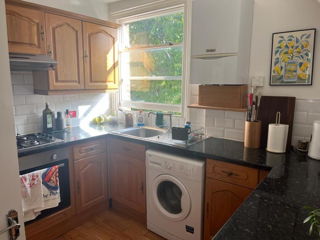 2 Bedroom Top Floor Flat, West Dulwich Free Street Parking London Bagian luar foto
